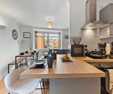 Plaza Suite - Centrally Located, Contractor Friendly