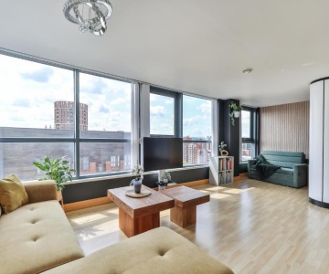 Large Central Penthouse In Leeds