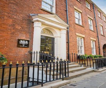 10 Park Square - Luxury Serviced Apartments