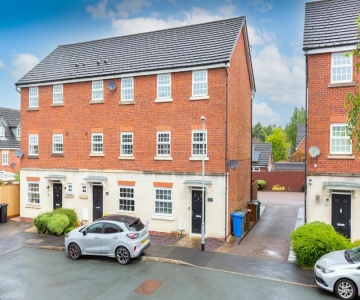 Lancers Close House