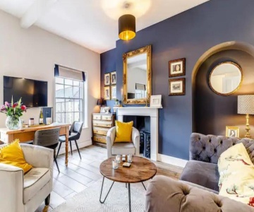 Central Bakewell Duplex Apartment For 4 & Parking