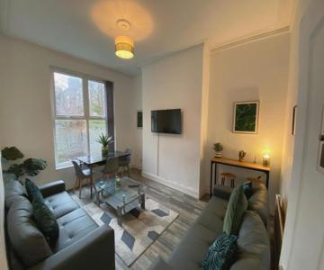 Huge 7 Bed Home For Groups