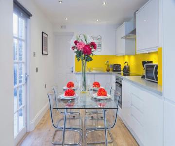 Charming Tower Bridge Apartment