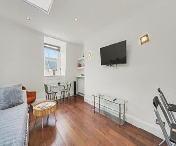Chancery's Loft Private Apartment