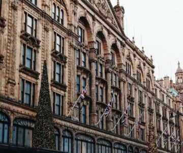 Luxury Knightsbridge Apartment Outside Harrods