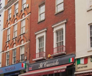 Lovely 2 Bed Flat In Soho!