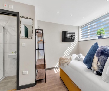 Get Your Zen On: Relaxing Studio In Central