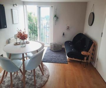 Alross Studio Flat / Private Bathroom