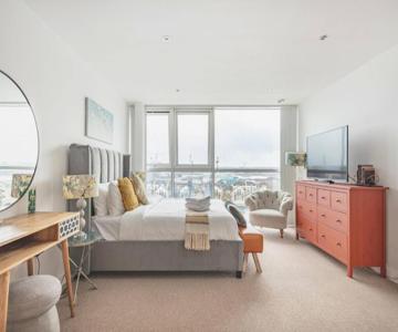 Serene Waterfront Rooms - Excel
