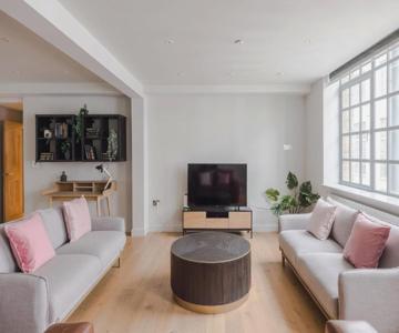 The Eyre Suite Five - Farringdon - By Frankie
