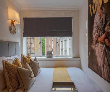 Modern 2Bd in Knightsbridge with Private Balcony View of Harrods