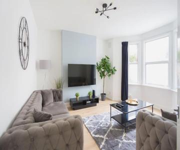 Two Bedroom Apartment In Dalston
