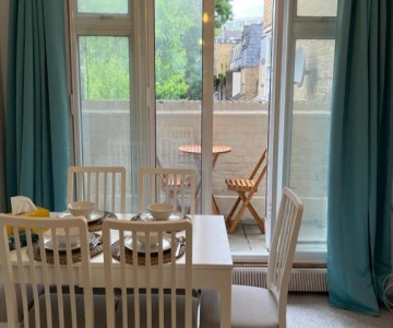 Lovely Entire Flat With Private Balcony In Euston-central London