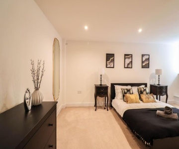 Central London 2 Bed Flat With Parking - Long Stay Offer