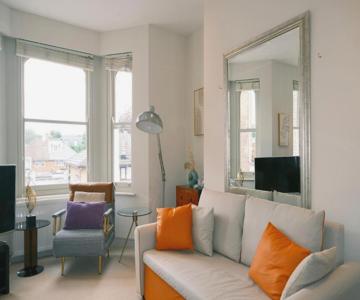 Spacious Duplex Flat West London For Families & Groups