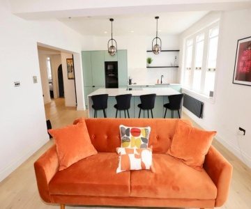 Newly Refurbished W/ River Views