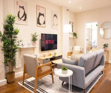 Two-bed City Centre Flat 100m From Trafalgar Sqr