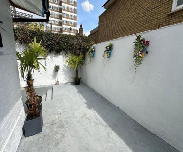 Stylish Garden-level Flat In Chiswick