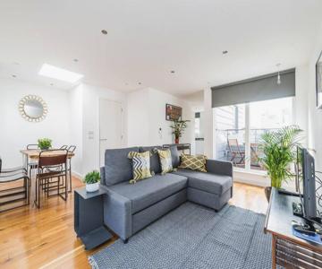 Split Level 3 Bedroom Top Floor Flat