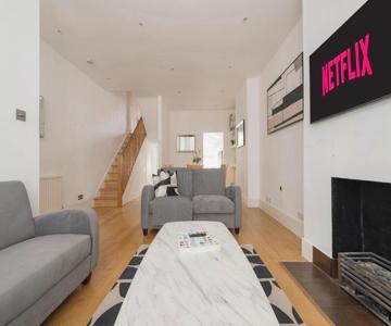 Fulham Spacious 4BD Home, Parking & Garden, WiFi