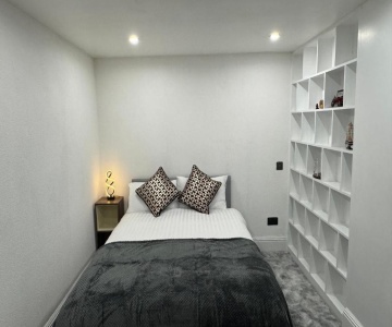 2 Bedroom Subterranean Luxury Flat In Euston