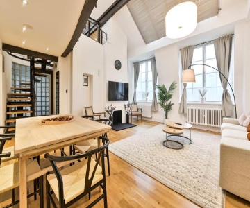 Light And Airy Central London Apartment