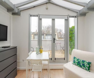 Angel - Top Floor Double Studio
