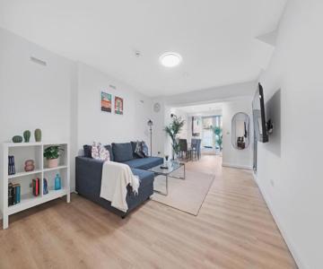Flat In Dalston, London