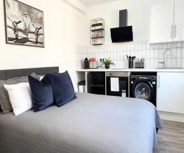 Old Street Studio With Washer And Dryer