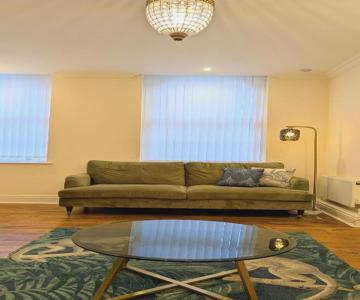 Mayfair Royale 8
