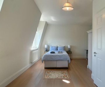 Spacious Guest Studio - En-suite - Central - Calm View