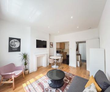 Spacious Camden Apartment D1