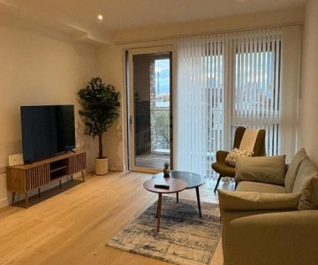 2 Bed Luxury Property With Balcony King Cross