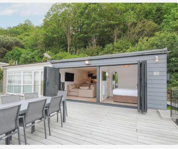 Newly Refurbished Beach Lodge