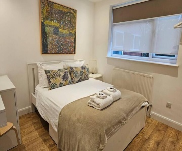 Neon Heights 2 Bed Luton Town Centre