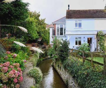 1 Lymbrook Cottages
