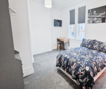 Spacious Room At The Burford Hideaway