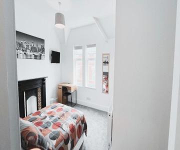 Large Room At The Burford Hideaway