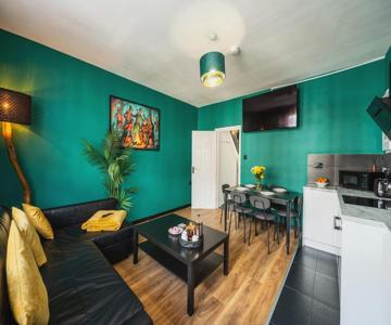 Spacious 4-bed Apartment · Sleeps 9 · Cit… - 21081