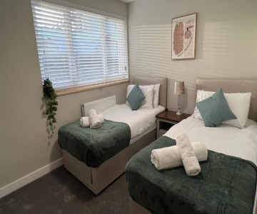 Immaculate Newly Refurbished 4 Bed House