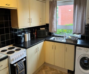 Quiet, Sleeps 13, 2 Baths, Parking, Kia 2
