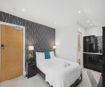 Modern City Centre Studio Apartment!