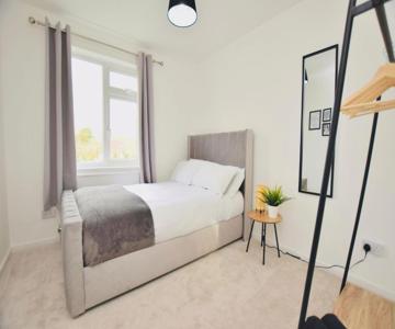 Spacious Central Oxford Detached Home