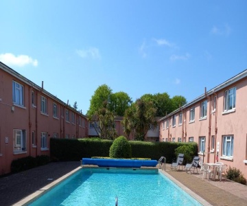 50 New Esplanade Court