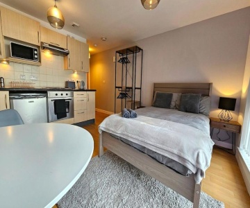 Modern Studio Apartment In Gunwharf