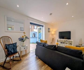 Cottage By Historical Dockyard