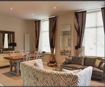 Tomlinsons Apartments No 2