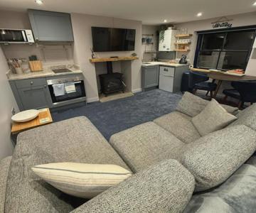 Driftwood Den