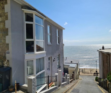 Beautiful Seaside Apartment With Parking