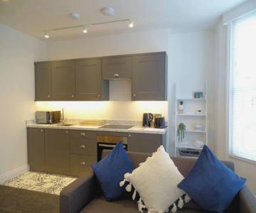 Apt 2 - Queens Court